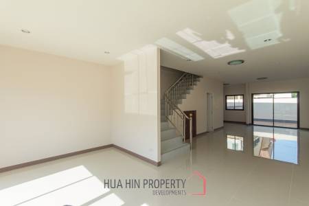 2 Bedroom townhouse, Very close to Town