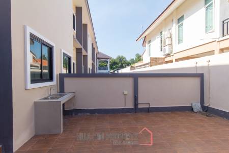 2 Bedroom townhouse, Very close to Town