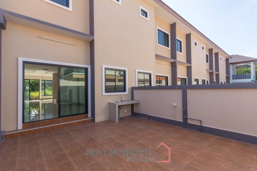 2 Bedroom townhouse, Very close to Town