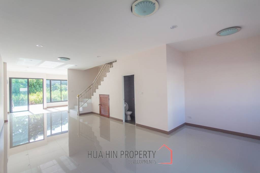 2 Bedroom townhouse, Very close to Town