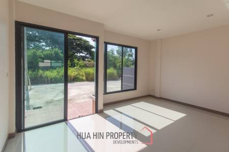 2 Bedroom townhouse, Very close to Town