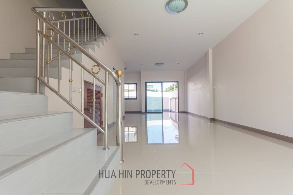 2 Bedroom townhouse, Very close to Town