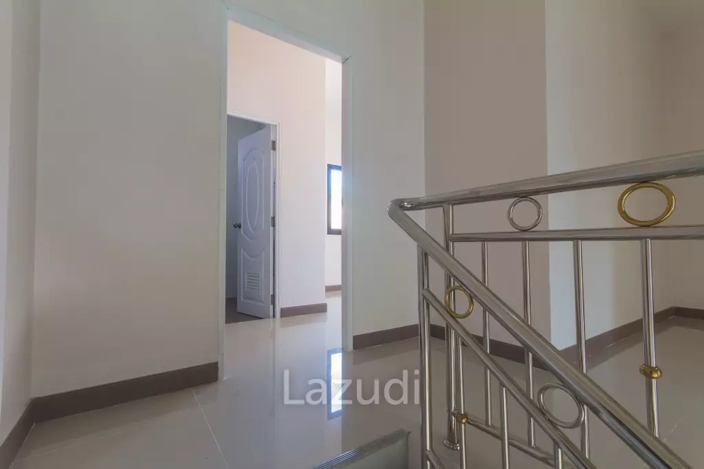 2 Bedroom townhouse, Very close to Town