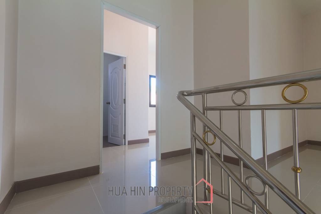 2 Bedroom townhouse, Very close to Town