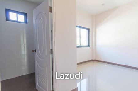 2 Bedroom townhouse, Very close to Town