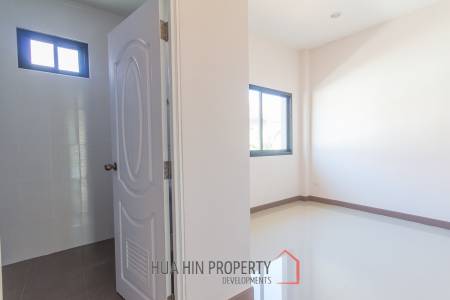 2 Bedroom townhouse, Very close to Town