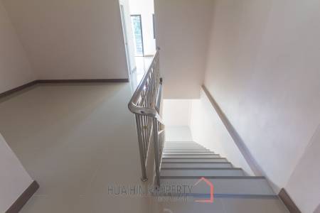 2 Bedroom townhouse, Very close to Town