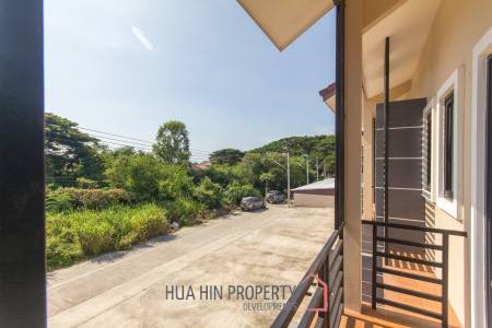2 Bedroom townhouse, Very close to Town
