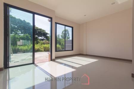 2 Bedroom townhouse, Very close to Town