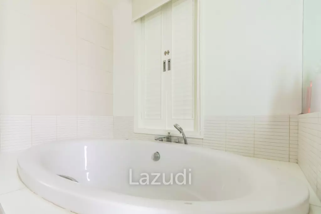 MALIBU : Great Value 2 bed condo with nice views