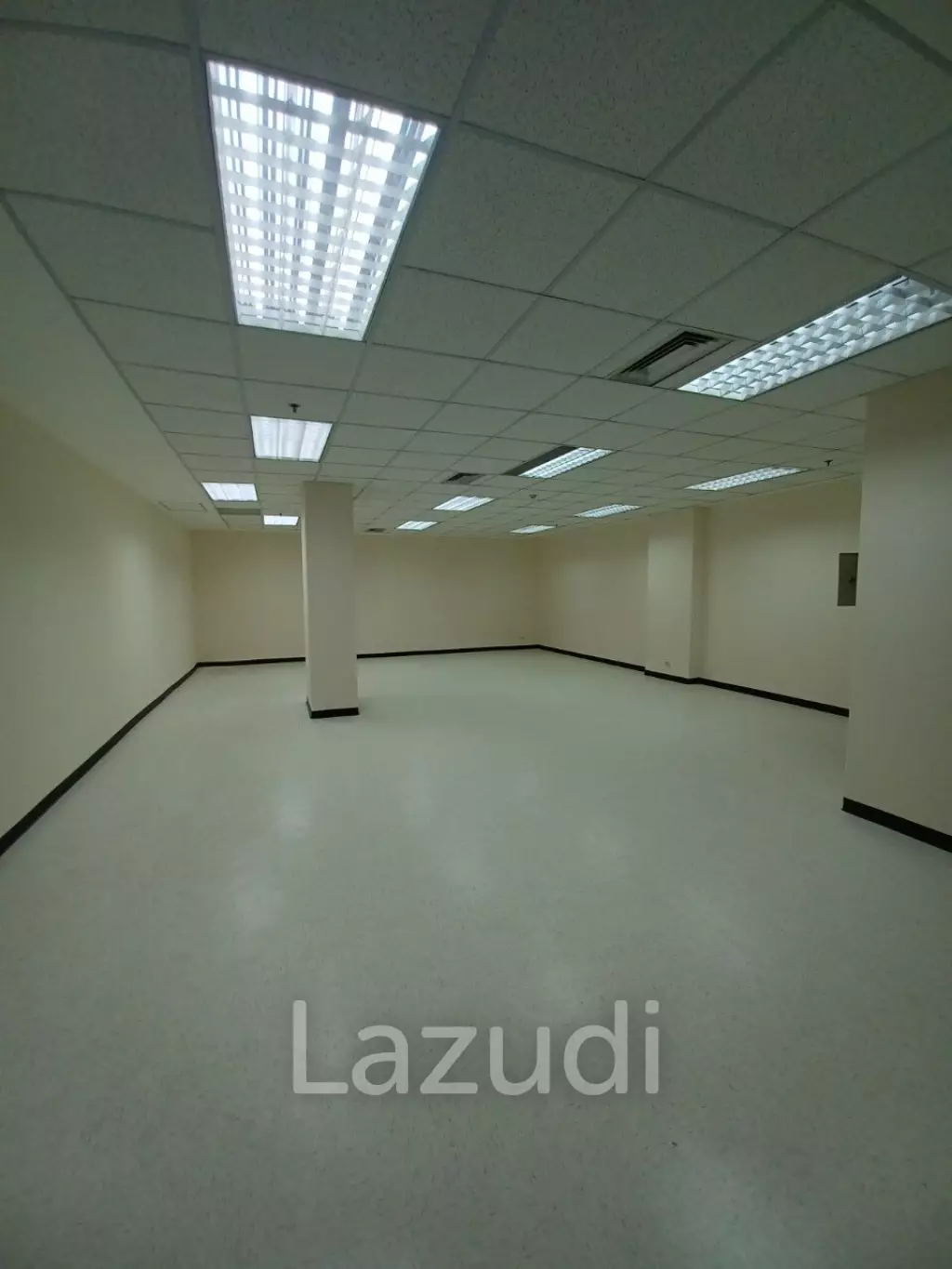 Office space for rent at B.B. Building 84 sqm