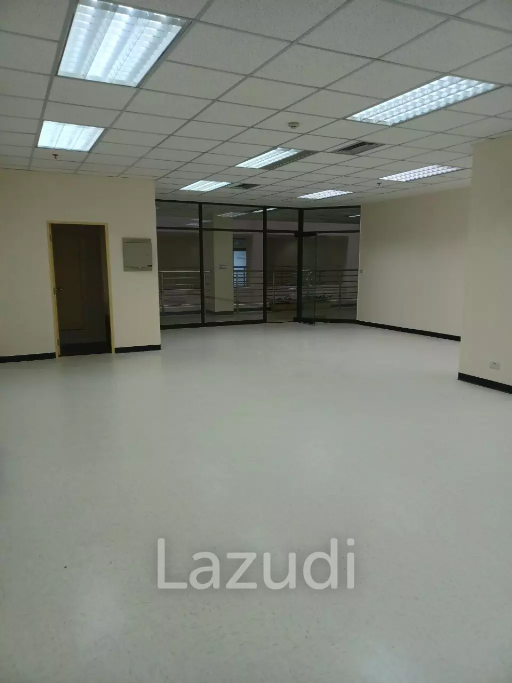 Office space for rent at B.B. Building 84 sqm