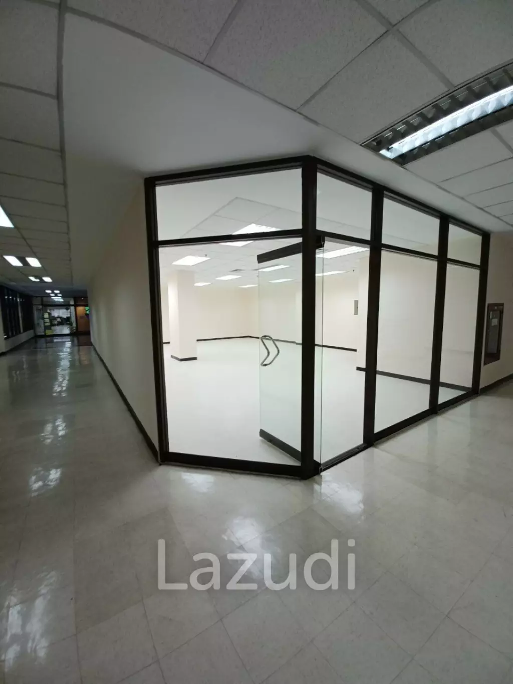 Office space for rent at B.B. Building 84 sqm