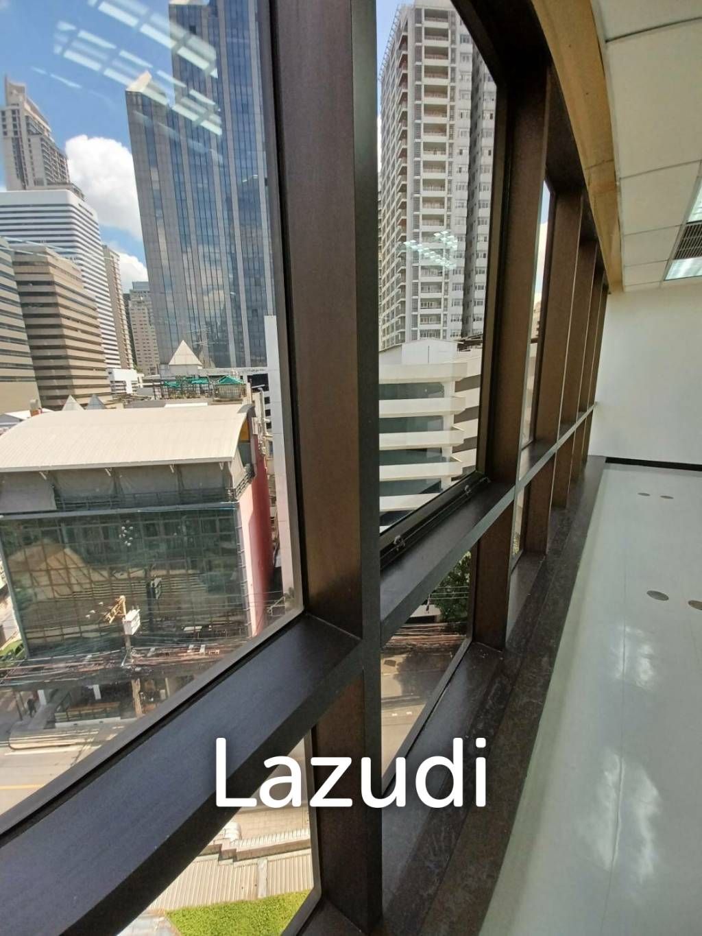 Office space for rent at Sino-Thai Tower unit 7A  size 77 Sqm
