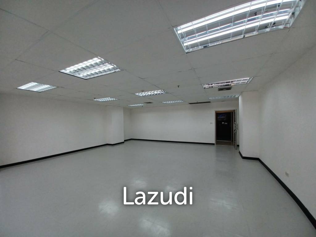 Office space for rent at Sino-Thai Tower unit 8B  size 78 Sqm
