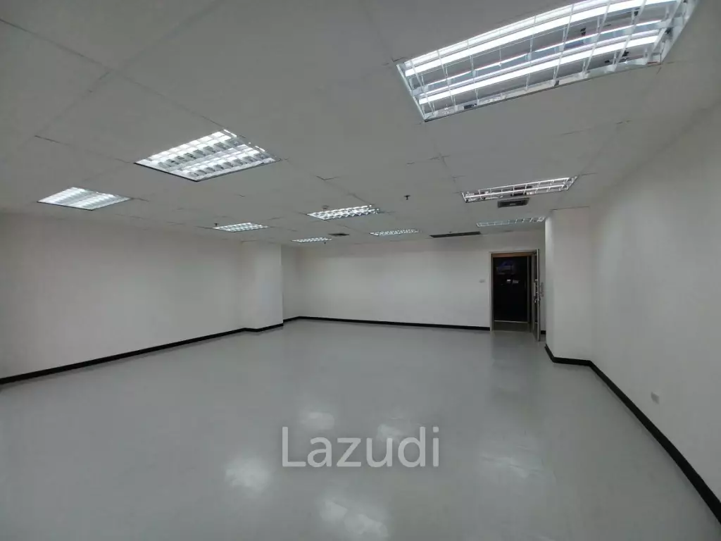 Office space for rent at Sino-Thai Tower unit 8B  size 78 Sqm