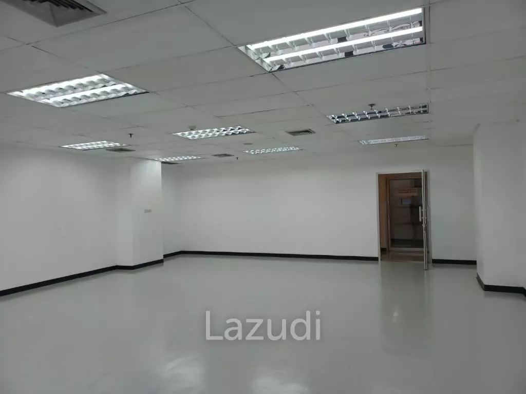 Office space for rent at Sino-Thai Tower unit 8C  size 78 Sqm