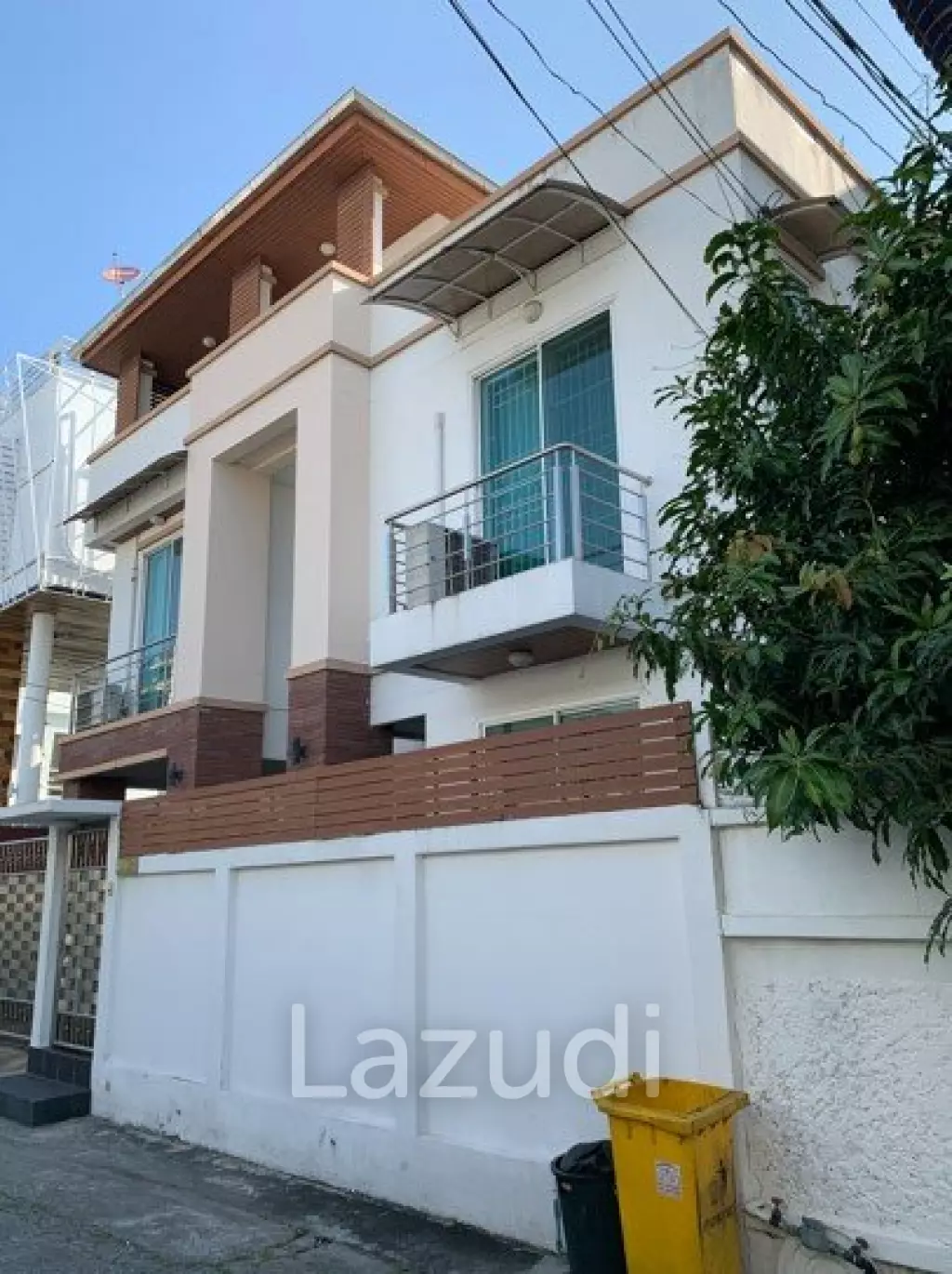 4 Beds 400 Sqm Detached House in Ratchada For Sale