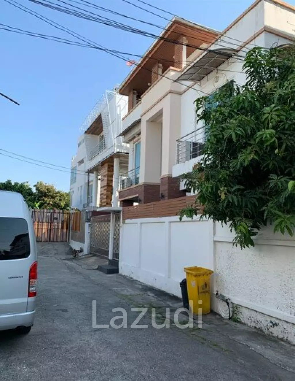 4 Beds 400 Sqm Detached House in Ratchada For Sale