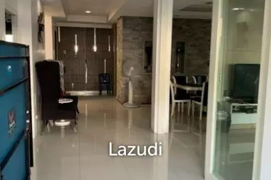 4 Beds 400 Sqm Detached House in Ratchada For Sale