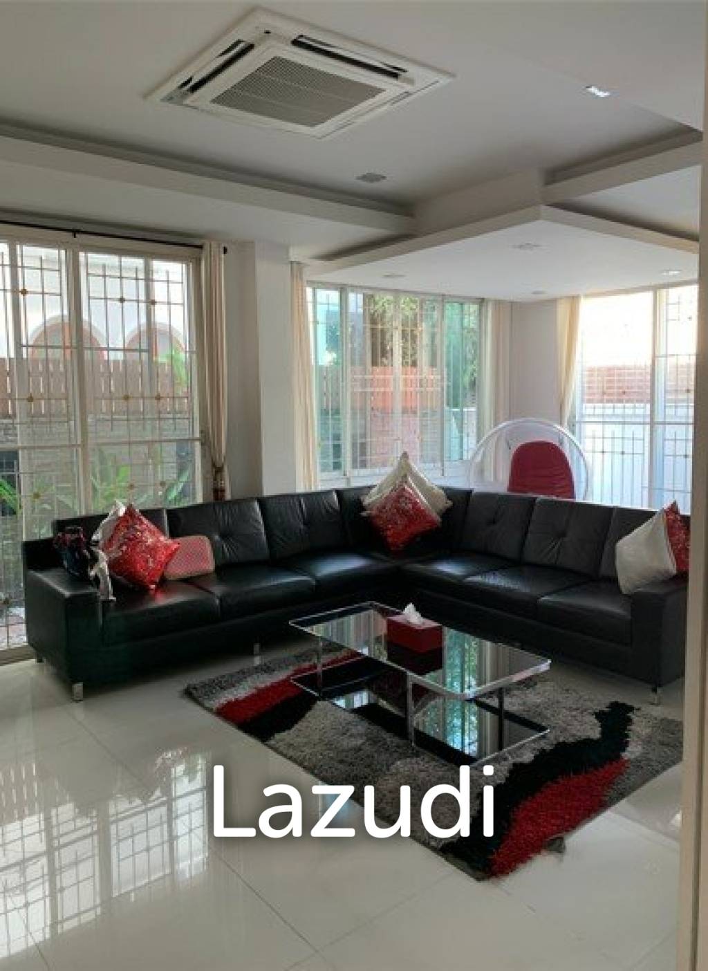 4 Beds 400 Sqm Detached House in Ratchada For Sale