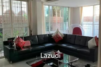 4 Beds 400 Sqm Detached House in Ratchada For Sale