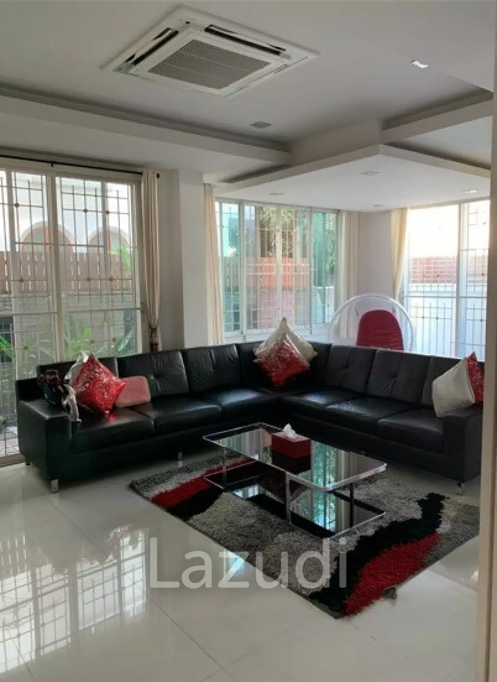 4 Beds 400 Sqm Detached House in Ratchada For Sale