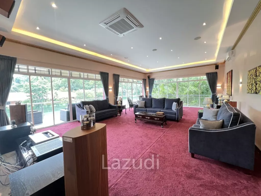 All new Deluxe High Tech Villa