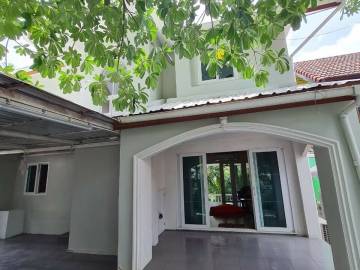 Stylish Detached Four Bedroom House For Sale in Kathu with Green Views - Great Location.