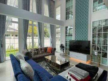 4 Bedroom Victorian House for rent in Bangna