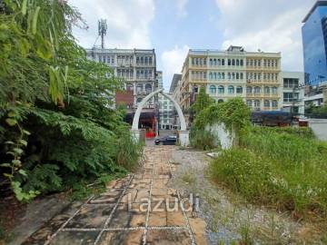 Spacious land for rent in Sukhumvit 33, AAA location, suitable  for any business activities