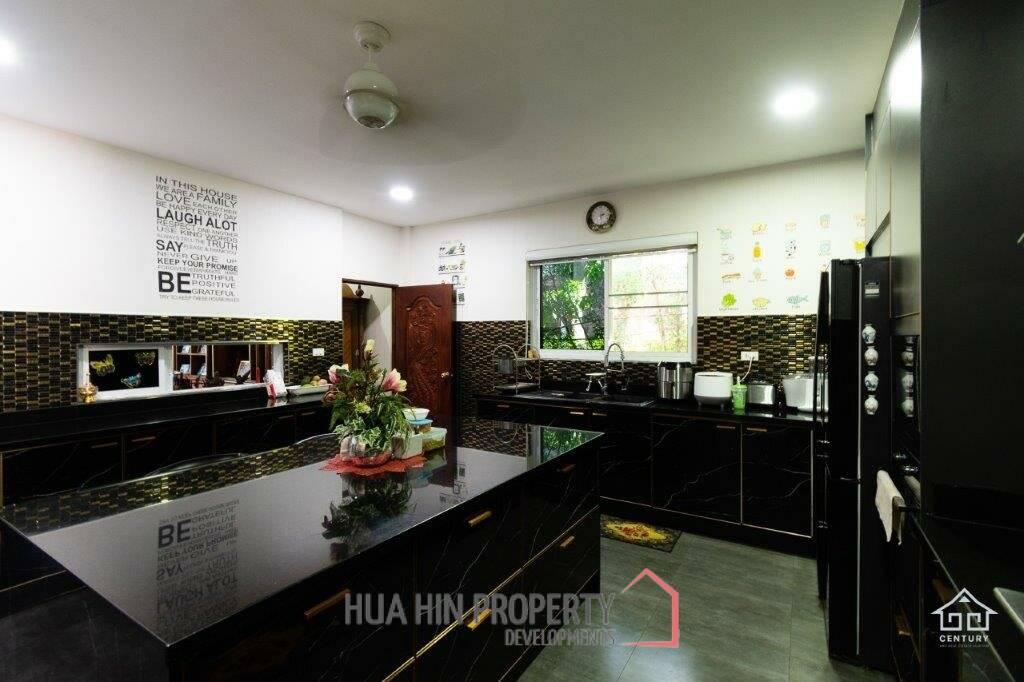Maqnificent 6 Bedroom Villa overlooking Palm Hills Golf Course : RENTED UNTIL JAN 2024