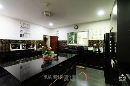 Maqnificent 6 Bedroom Villa overlooking Palm Hills Golf Course : RENTED UNTIL JAN 2024