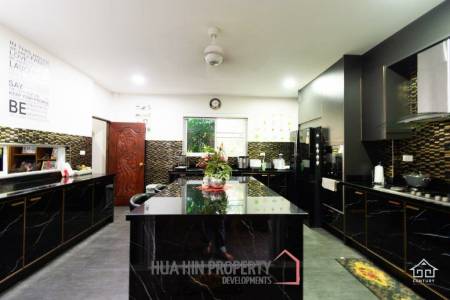 Maqnificent 6 Bedroom Villa overlooking Palm Hills Golf Course : RENTED UNTIL JAN 2024
