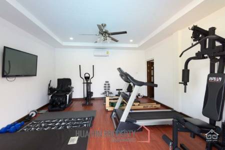 Maqnificent 6 Bedroom Villa overlooking Palm Hills Golf Course : RENTED UNTIL JAN 2024