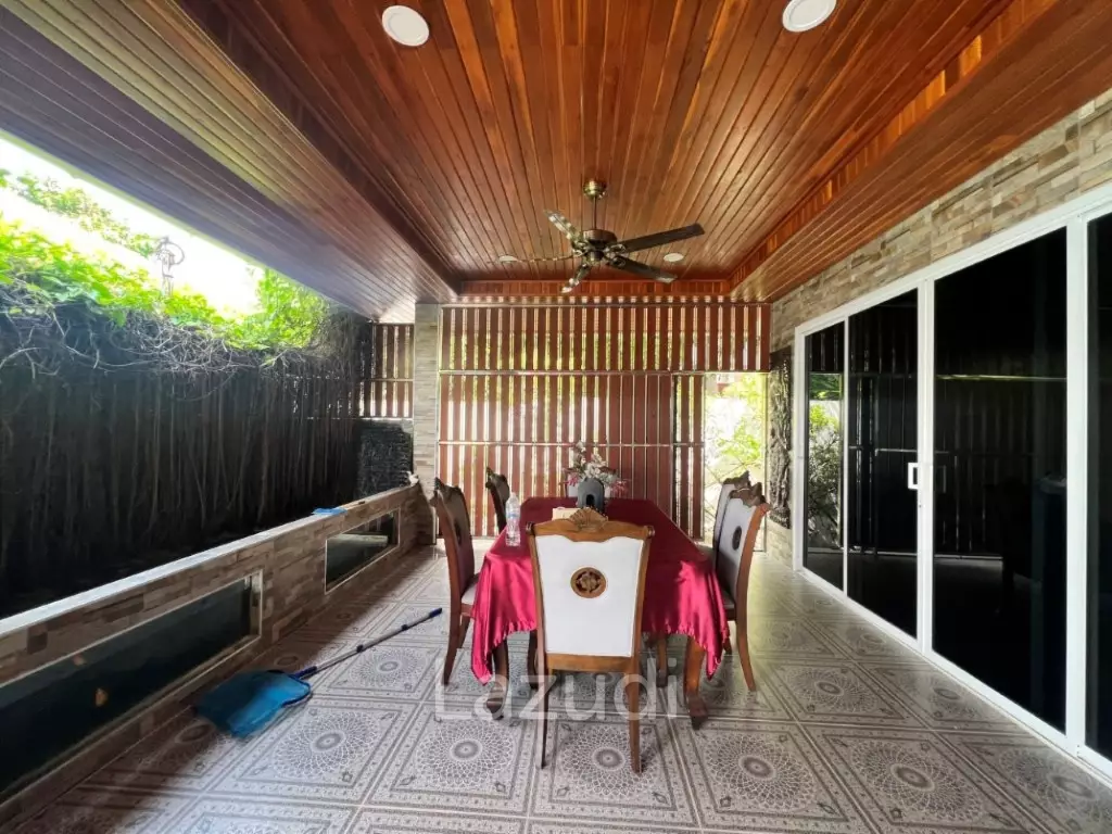 Maqnificent 6 Bedroom Villa overlooking Palm Hills Golf Course : RENTED UNTIL JAN 2024