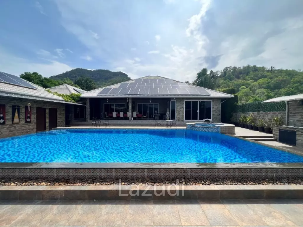 Maqnificent 6 Bedroom Villa overlooking Palm Hills Golf Course : RENTED UNTIL JAN 2024