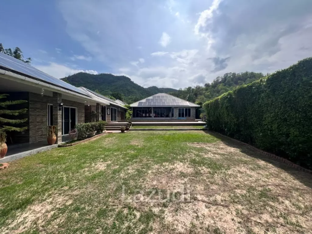 Maqnificent 6 Bedroom Villa overlooking Palm Hills Golf Course : RENTED UNTIL JAN 2024