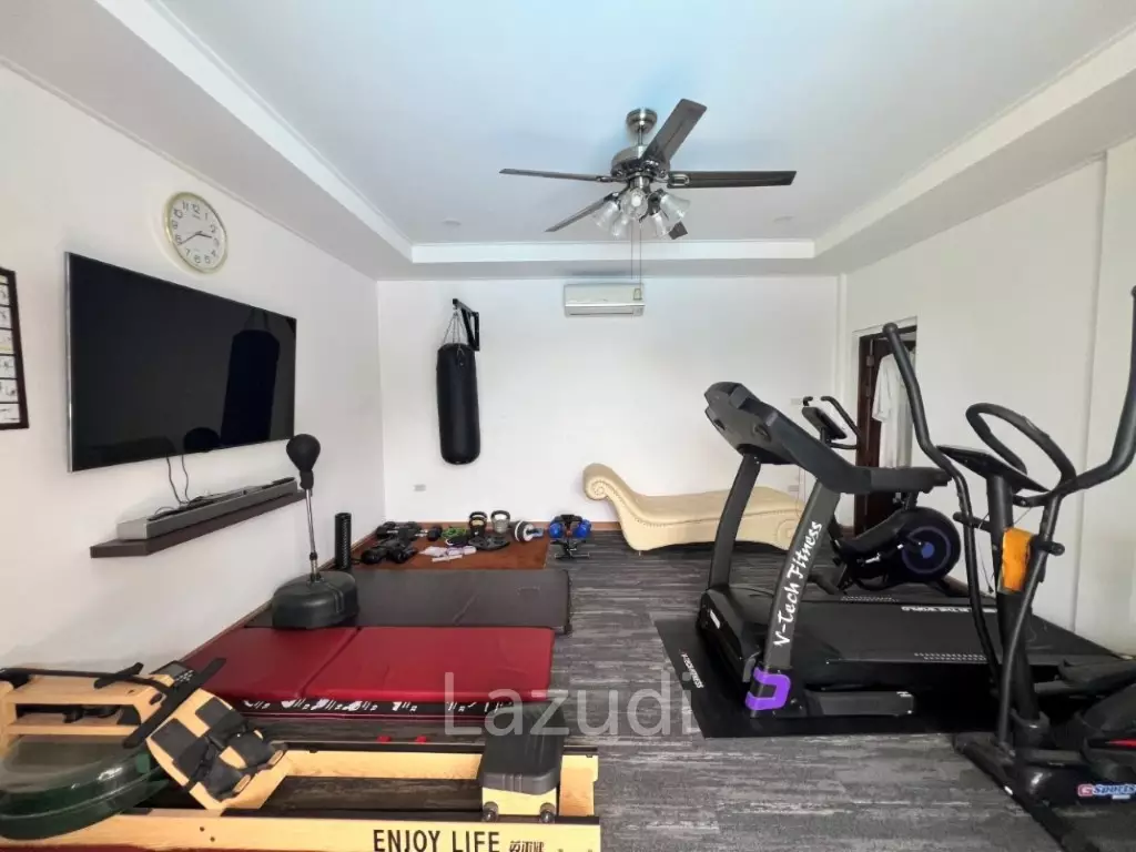 Maqnificent 6 Bedroom Villa overlooking Palm Hills Golf Course : RENTED UNTIL JAN 2024