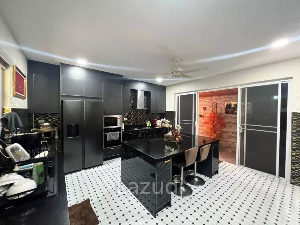 Maqnificent 6 Bedroom Villa overlooking Palm Hills Golf Course : RENTED UNTIL JAN 2024