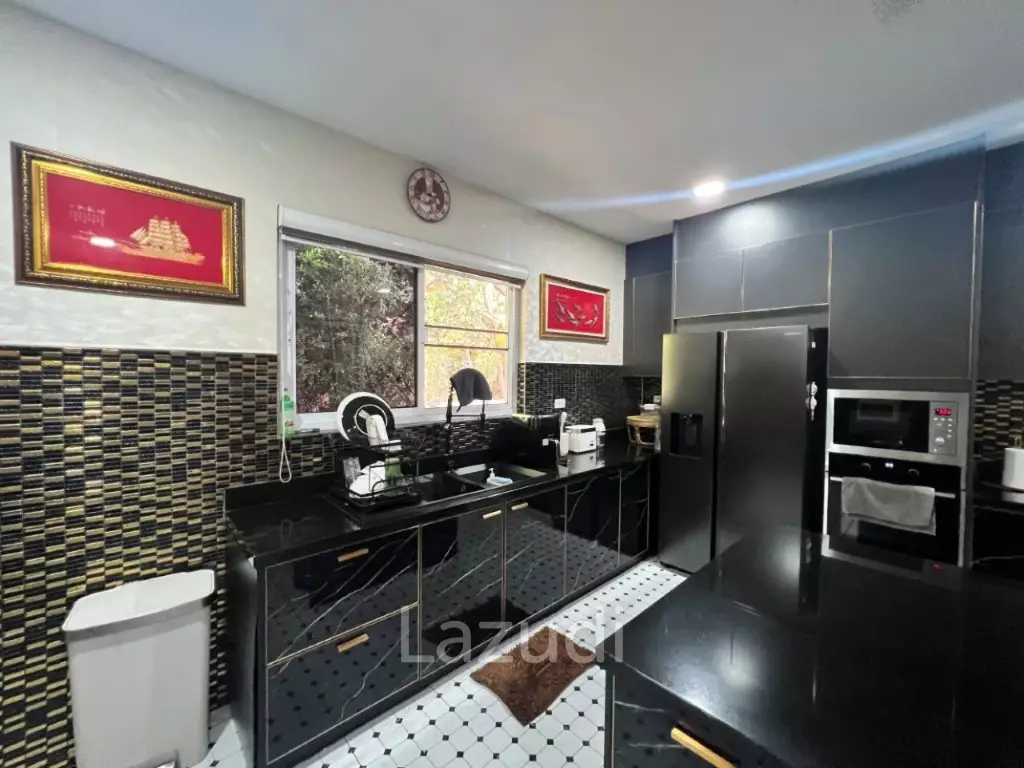 Maqnificent 6 Bedroom Villa overlooking Palm Hills Golf Course : RENTED UNTIL JAN 2024