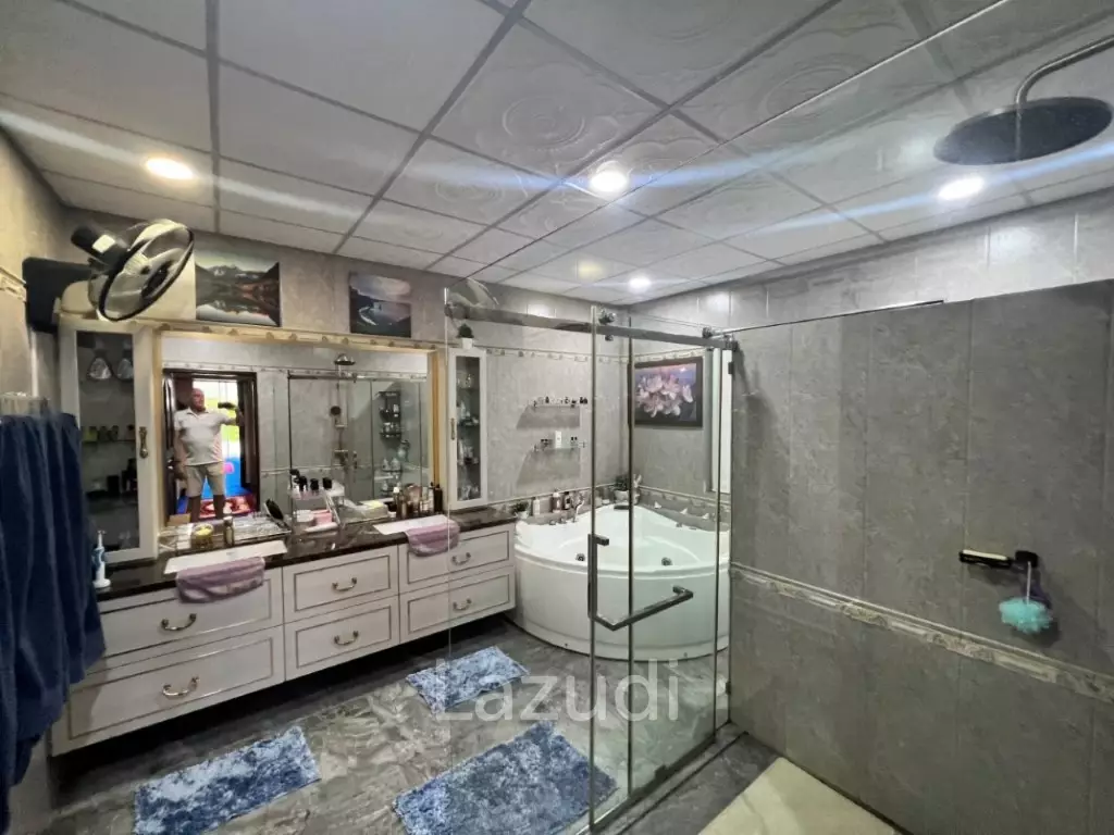 Maqnificent 6 Bedroom Villa overlooking Palm Hills Golf Course : RENTED UNTIL JAN 2024