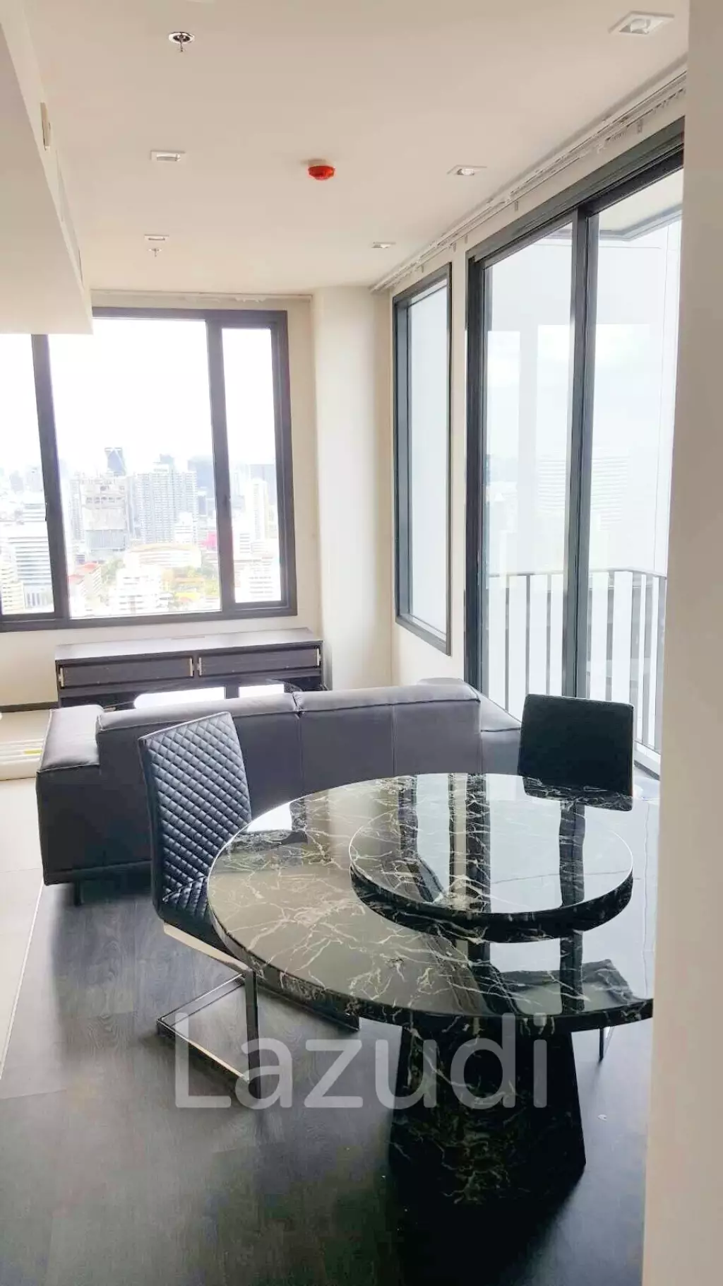 2 Bed 2 Bath 62 SQ.M Edge Sukhumvit 23