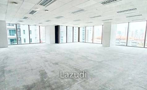 Spacious Ultra Luxury Office for Rent at Singha Complex Bangkok