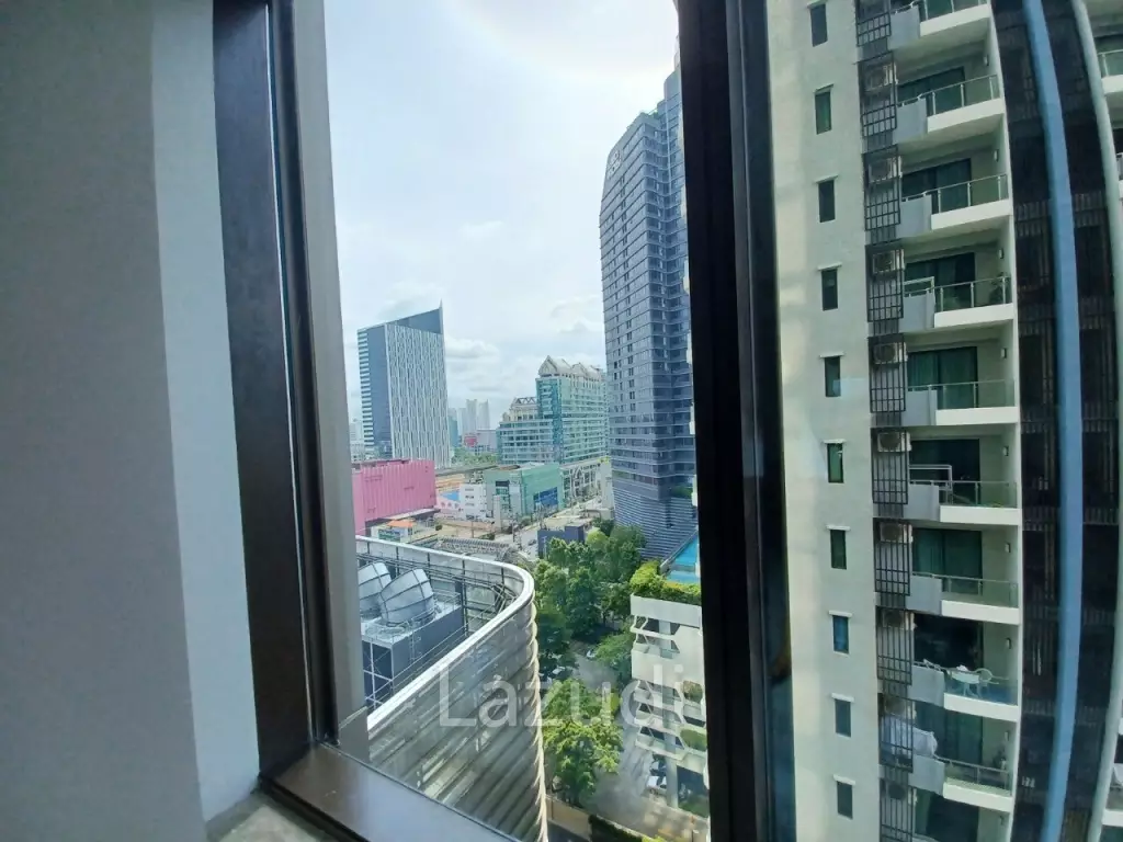 Office space for rent at Singha Complex unit 1708  size 130.46 sqm