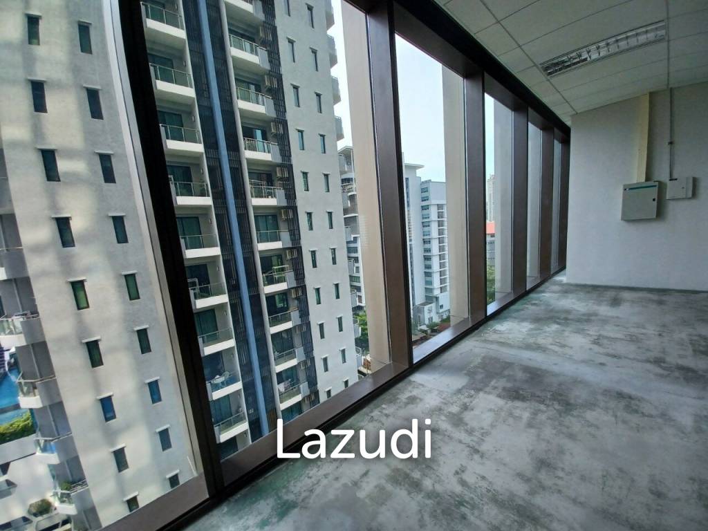 Office space for rent at Singha Complex unit 1708  size 130.46 sqm