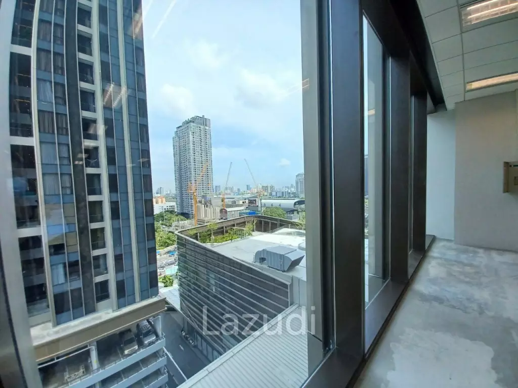 Ultra Luxury Leasehold Office in Singha Complex, Bangkok
