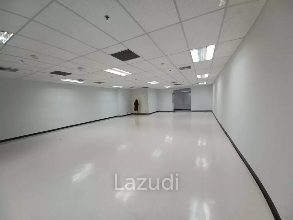 Office space for rent at GMM Grammy Place unit 1906 size 125 sqm