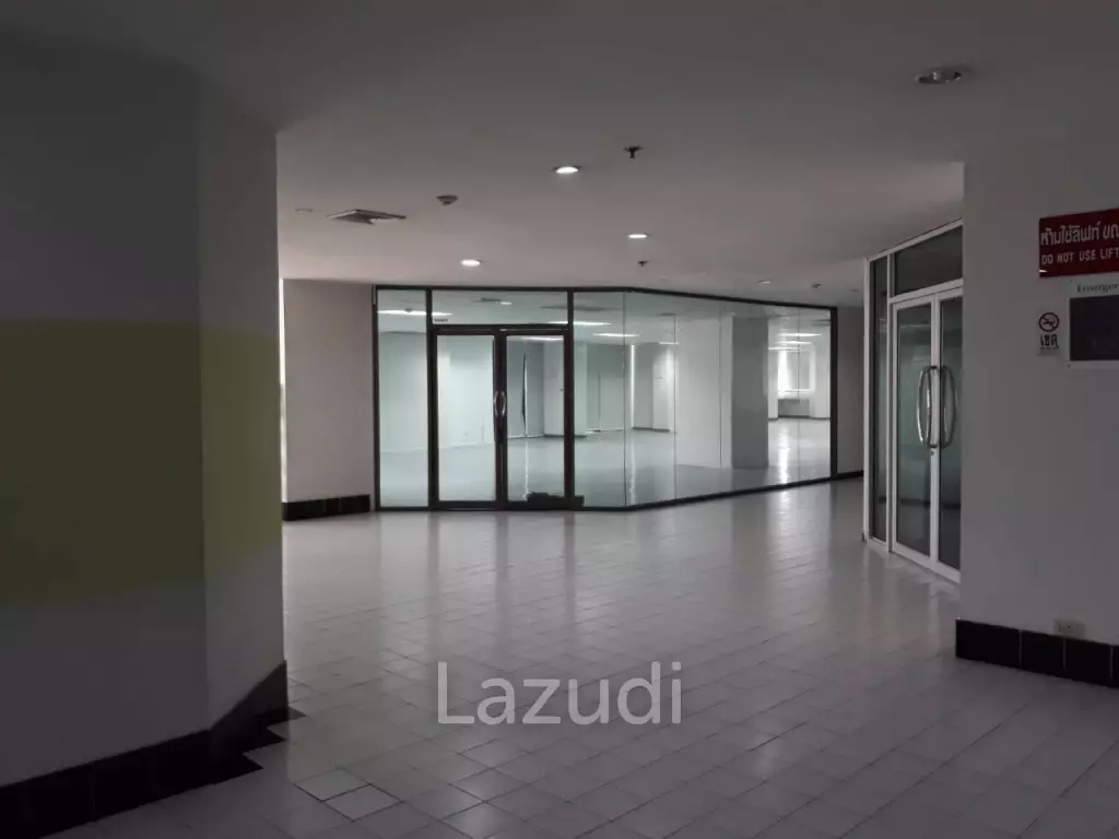 Office space for rent at Chamnan Phenjati Business Center Unit 92-93 size 375.55 sqm