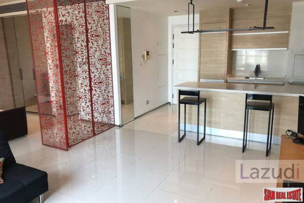 Aguston Sukhumvit 22 | Expansive City Views from this One Bedroom Condo in Phrom Phong